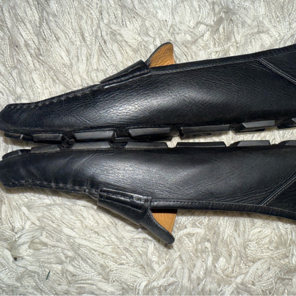 Gucci Black Leather Loafers with Gold Bee Detail - Picture 10 of 11